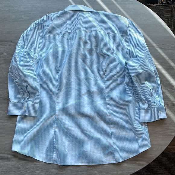 Eddie Bauer 3/4 sleeve button blouse - Picture 3 of 3